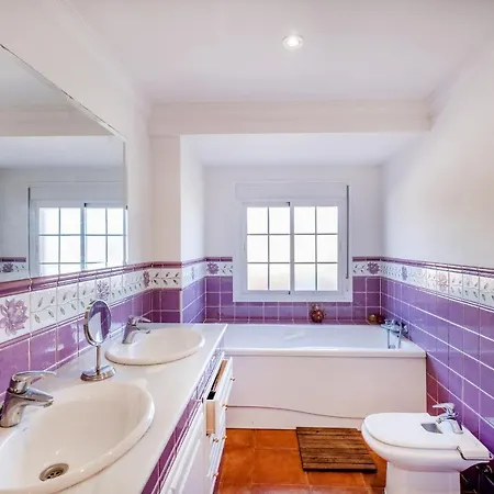 Villa 9 Pax Close To Puerto Banus *